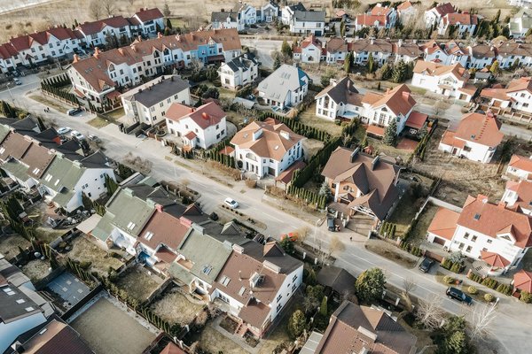 What are the top tips for moving with kids in the UK?